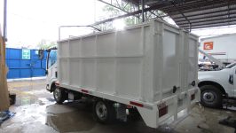 caja contenedora metalica con caballetes isuzu elf200