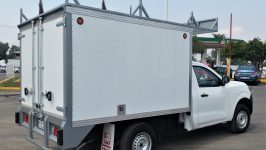 caja seca con estructura para cargar tubo nissan np300