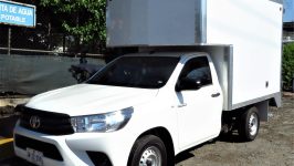 frente caja seca cachucha hilux